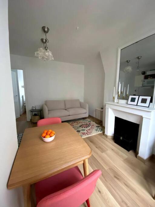Modern Appartement W/ Tour Eiffel View In The 7Th Paryż Zewnętrze zdjęcie
